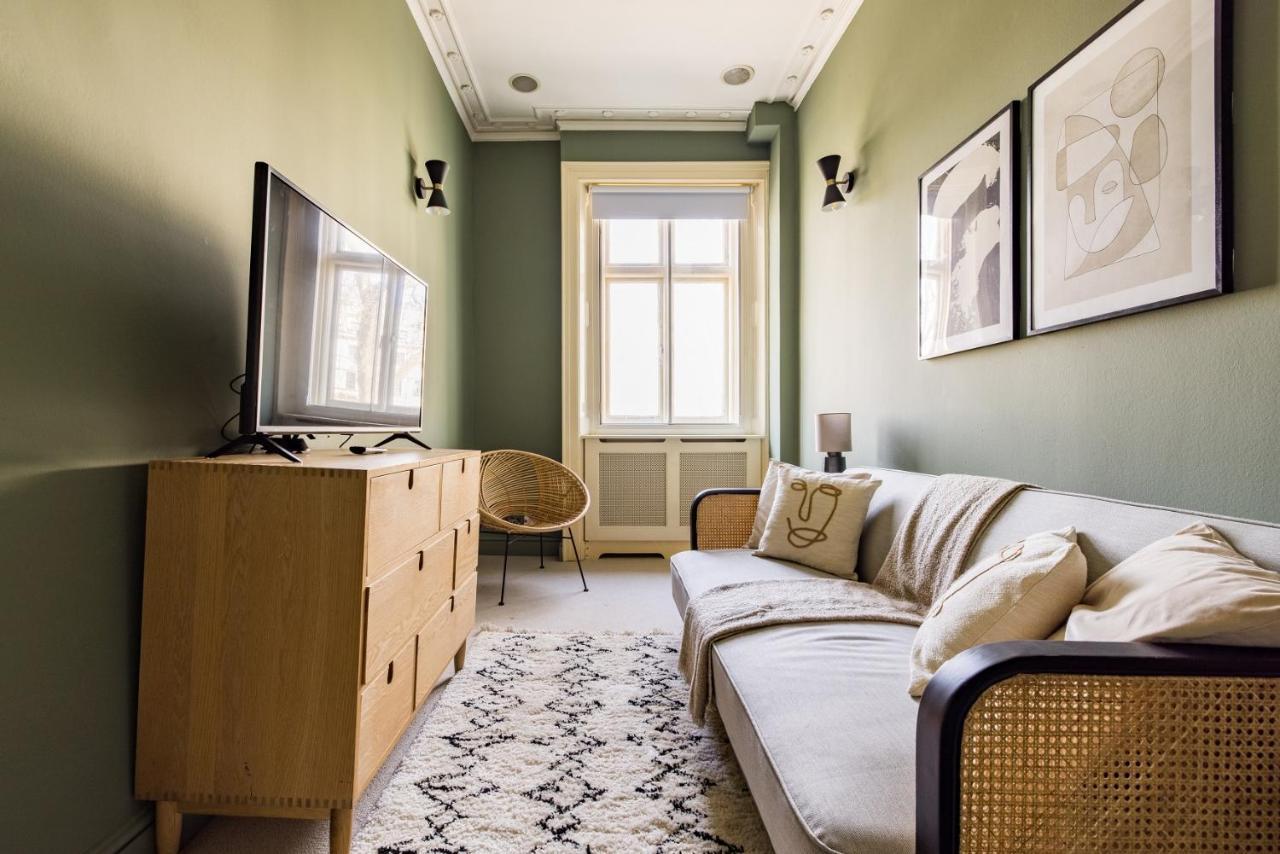 Апартаменты The Sussex Garden Retreat - Elegant 2Bdr Flat Лондон Экстерьер фото